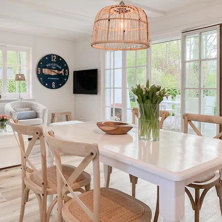Feriehus Strand Cottage *